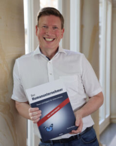 Referent HFT 2022 Gunnar Barghorn mit Arbeitsbuch