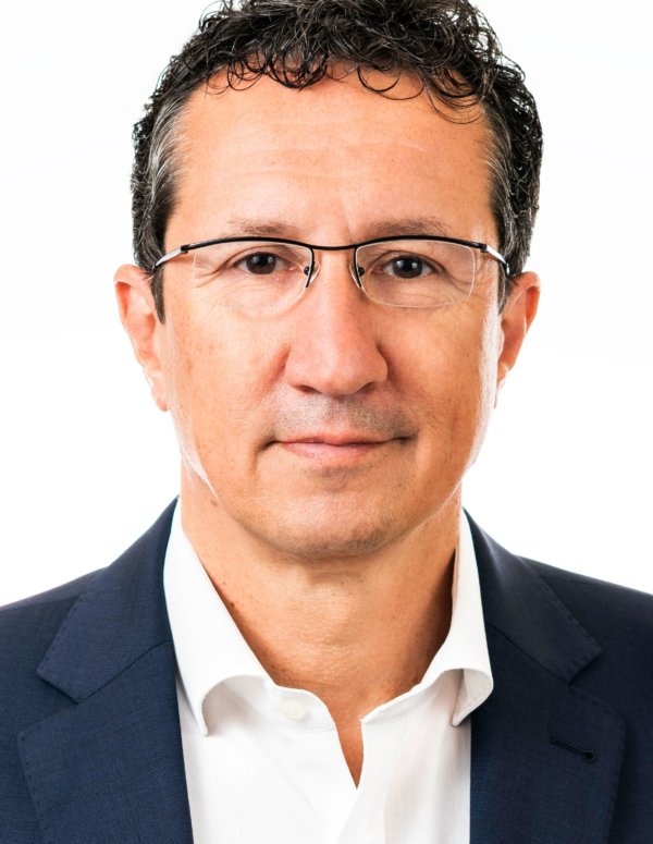 peter 1 b neuneu Ihr KMU-Berater: Dipl.-Ing. (FH)