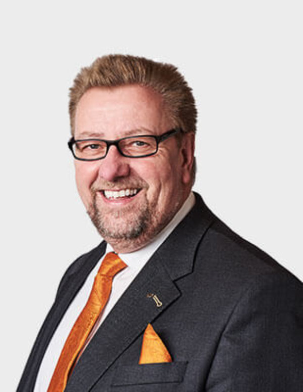 unternehmensberater ralf winkler teamfoto ralf winkler Ihr KMU-Berater: Diplom Betriebswirt Ralf Winkler